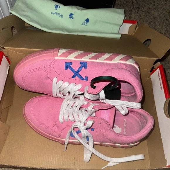 Off-White Pink Sneakers with Blue Accents - Picture 3 of 5